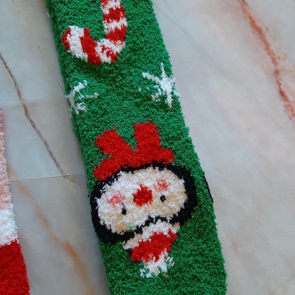 🆕️ Set Of Two Christmas Socks - Picture 2 of 4